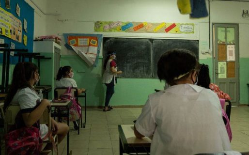 El Gobierno analiza intensificar la presencialidad escolar en todo el país