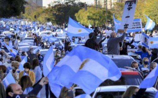 La oposición convoca a marchas en todo el país para el 25 de mayo y Frederic salió al cruce