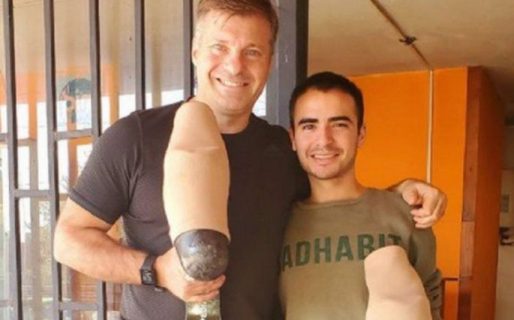 Le robaron las prótesis y un joven del delivery lo salvó