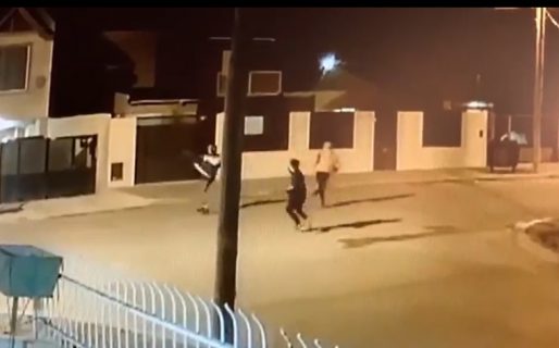 Video: salen a romper vidrios de las casas por diversión