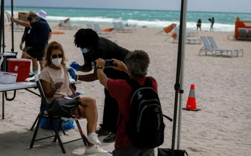 Viajan de Comodoro a Miami para vacunarse contra el Coronavirus