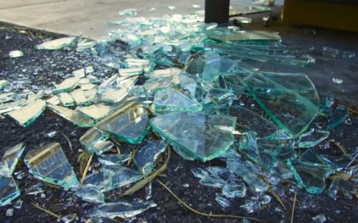 Destrozos en una heladería por un enfrentamiento entre bandas