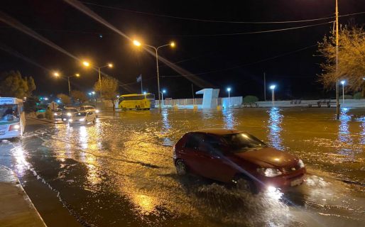 Intensa marejada complicó el tráfico sobre la Avda. Yrigoyen