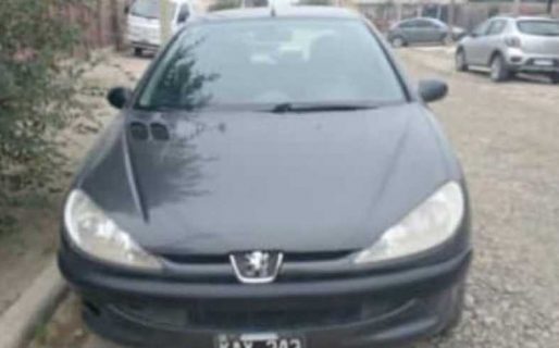 Robaron un Peugeot 206 en el barrio Quirno Costa