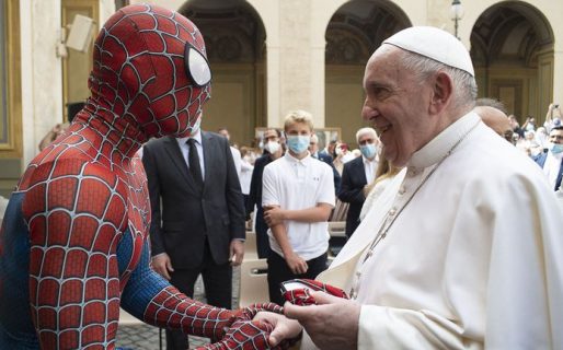 El papa Francisco recibió la visita inesperada de Spiderman