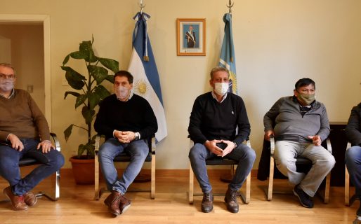 Arcioni convocó a gremios para avanzar en el Plan de Vacunación de los trabajadores del sector productivo e industrial