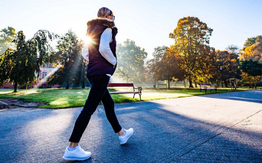De qué manera hay que caminar para bajar de peso