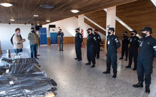 Glinski entregó indumentaria de invierno al personal de la PSA en Esquel