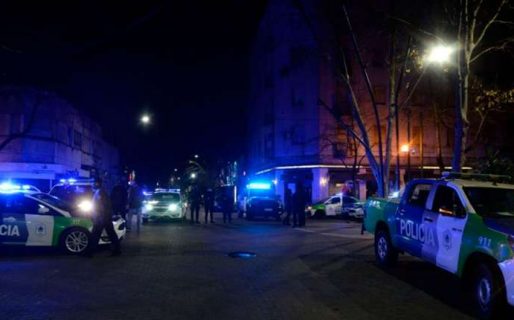 Policías allanaron la casa de una funcionario por error y le tiraron gas pimienta al perro