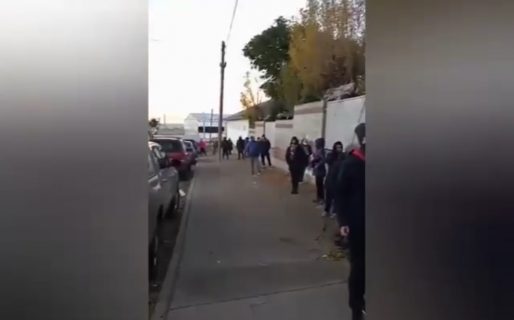 Larga fila en el Plan DetectAR y una discusión en el medio