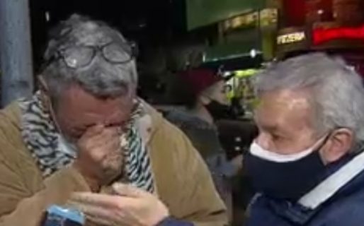 El desconsolado llanto de un hombre que empezó a pedir comida durante la pandemia