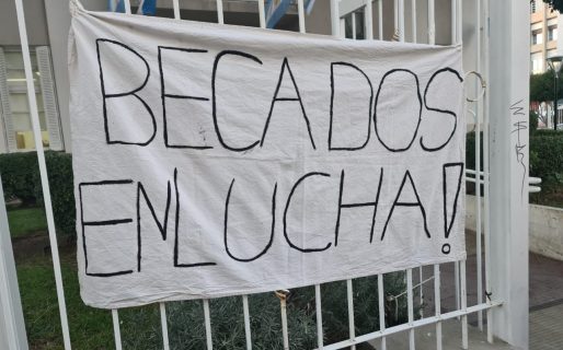 Becarios del municipio aguardan una respuesta de las autoridades