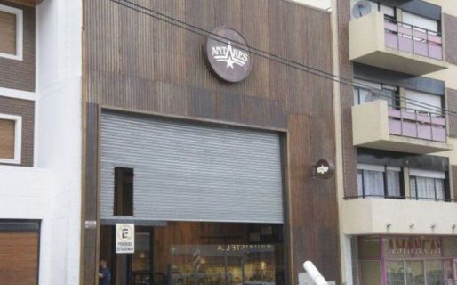 El empleado de seguridad de una cervecería mandó al hospital a un joven y podría ser denunciado