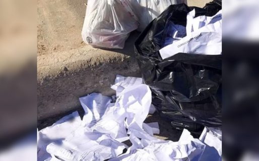Un concejal encontró 62 currículums tirados en la basura y los repartió: logró que contraten a 14 personas