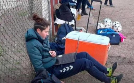 La jugadora de fútbol que rindió un exámen en medio de un Partido