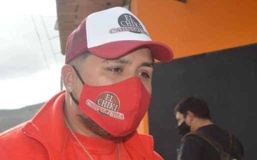 “Chiki”, el carnicero solidario que perdió a su padre pero no cerró su negocio por respeto a la gente