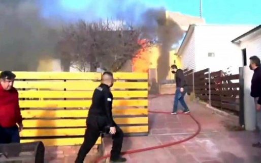 Bomberos se quedaron sin presión de agua cuando intentaban apagar un incendio