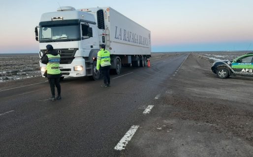Solicitan precaución al circular por Ruta 3 por presencia de escarcha y banquinas con hielo y barro