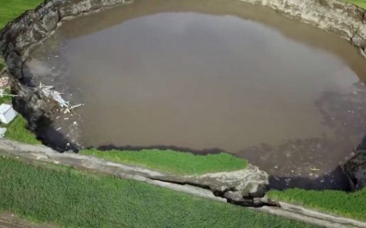 El socavón de México no para de crecer, se tragó una casa, un perro y pone en peligro otras edificaciones