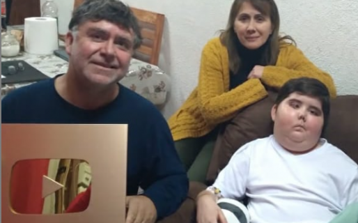 Tomi, el niño con cáncer cerebral que logró cumplir su sueño de ser un Youtuber famoso
