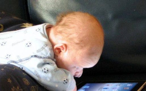 Dejó a su bebé jugar con la tablet y le hizo compras por 10 mil dólares