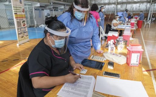 Comenzarán a vacunar a personas de 18 a 59 años con o sin factores de riesgo