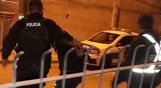 Su pareja le pidió que deje de tomar alcohol y la amenazó con apuñalar