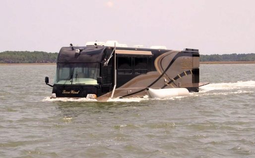 Cuesta un millón de dólares el motorhome anfibio que tiene tanto lujo como un yate