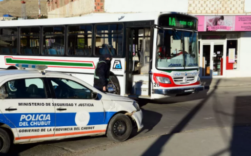 Imputan por homicidio culposo al chofer de colectivo que atropelló a la mujer en Km 3