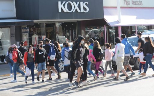 «Entre mediados de agosto y septiembre Argentina podría tener la tercera ola»