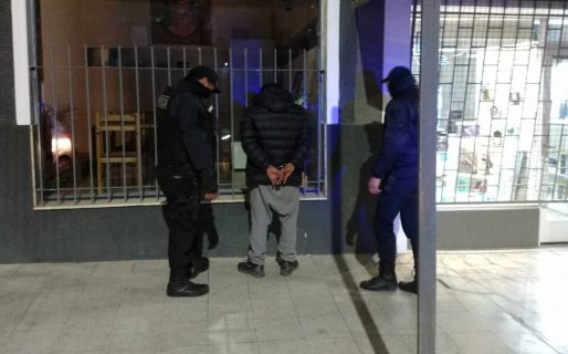 Lo detuvieron por causar disturbios en el centro y tenía tres pedidos de captura