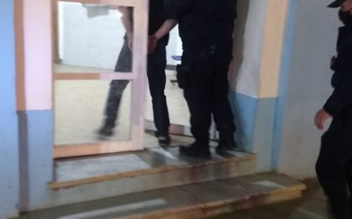 Luego de discutir con su hijo agredió a su nuera y terminó detenido