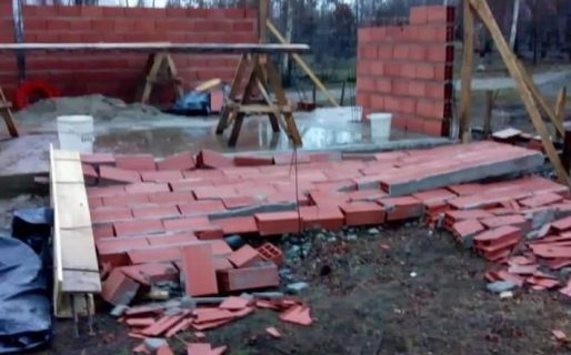 Destruyeron la construcción de la brigada en Las Golondrinas