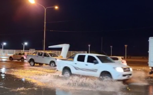 Fuerte marejada inundó la Avenida Hipólito Yrigoyen