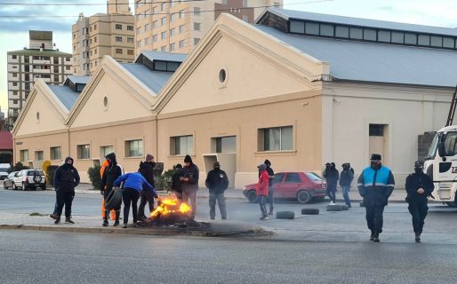 Trabajadores del SUPA vuelven a cortar el ingreso al puerto