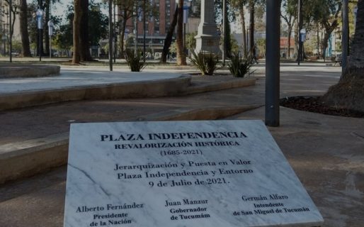 El error de ortografía en una placa de homenaje que inauguró Alberto Fernández
