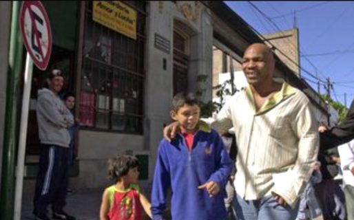 Mike Tyson en Argentina: pidió ver el barrio donde nació Maradona y terminó en cualquier lado