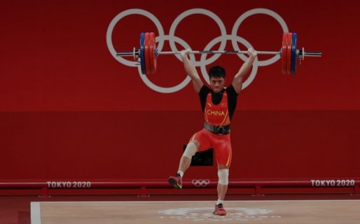 Un levantador de pesas ganó el oro con una técnica nunca antes vista