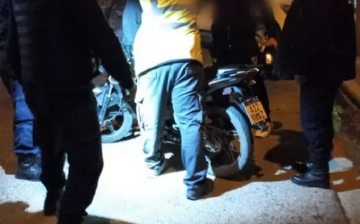 Manejaba borracho una moto, con el carnet vencido en zona céntrica