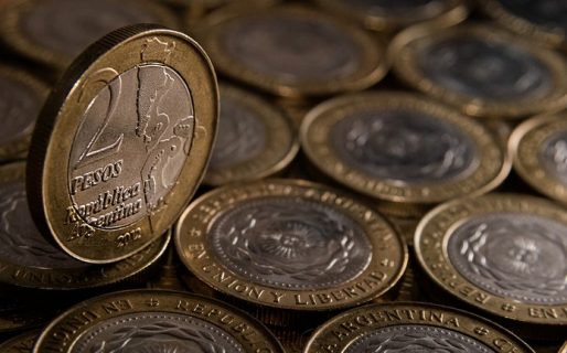 Juntó 4.000 pesos argentinos en monedas y las vendió como metal