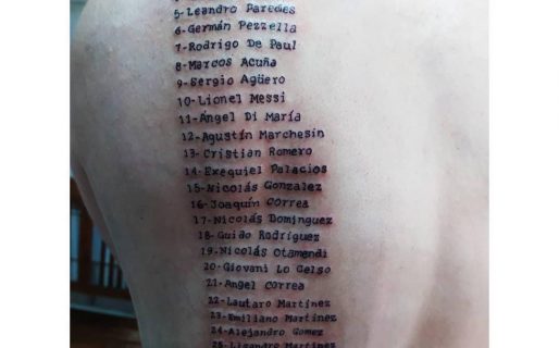 Se tatuó los 28 nombres de los jugadores de la selección para festejar el triunfo de la Copa América