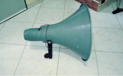 Usan altoparlantes para combatir la deserción escolar