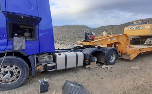 Se llevaron cuatro cubiertas de camión y un generador tras romper el cerco de una empresa