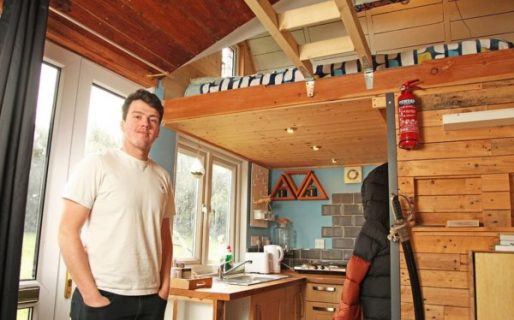 Un chico de 17 años se construyó una lujosa casa en el patio de sus padres para no gastar en alquiler