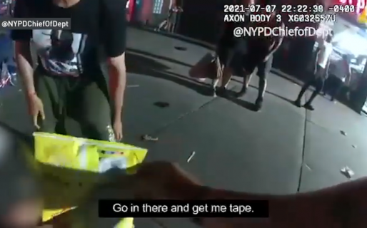 Con una bolsa de papas fritas y cinta adhesiva, un policía le salvó la vida a un joven apuñalado