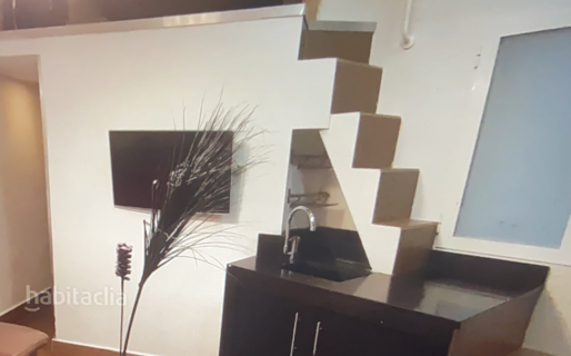 Cobran $85.000 al mes por un departamento en el que se sube a la habitación por la mesada