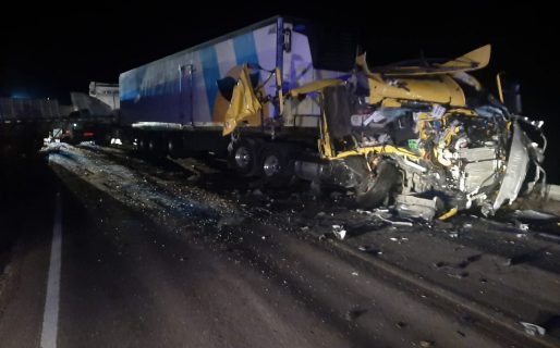 Chocaron dos camiones en la ruta entre Comodoro y Trelew