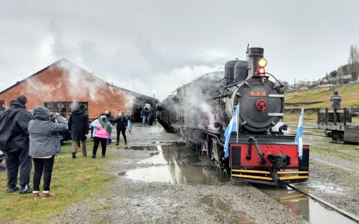 Con una emotiva salida, ‘La Trochita’ inauguró la temporada invernal