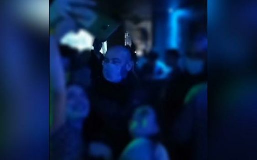 Video: Un operativo de control en una fiesta terminó con pedidos de fotos a Massoni
