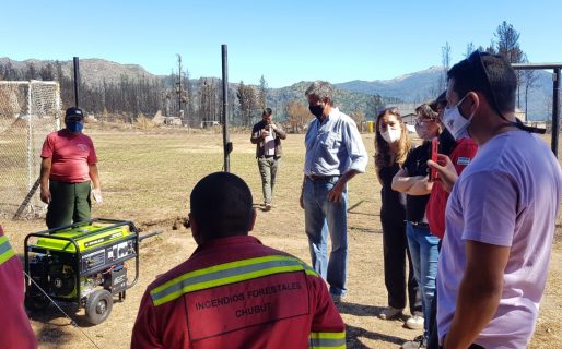 Menna reclamó por las viviendas para damnificados por los incendios en la Cordillera